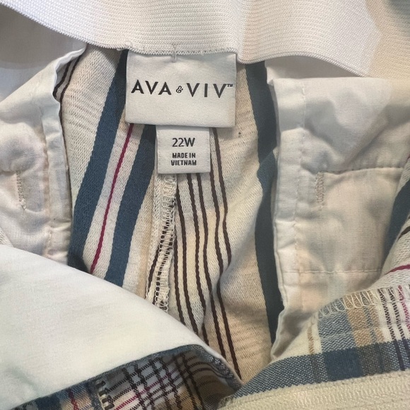 22W High-Rise Taper Cream Plaid Pants - Ava & Viv - Picture 2 of 4